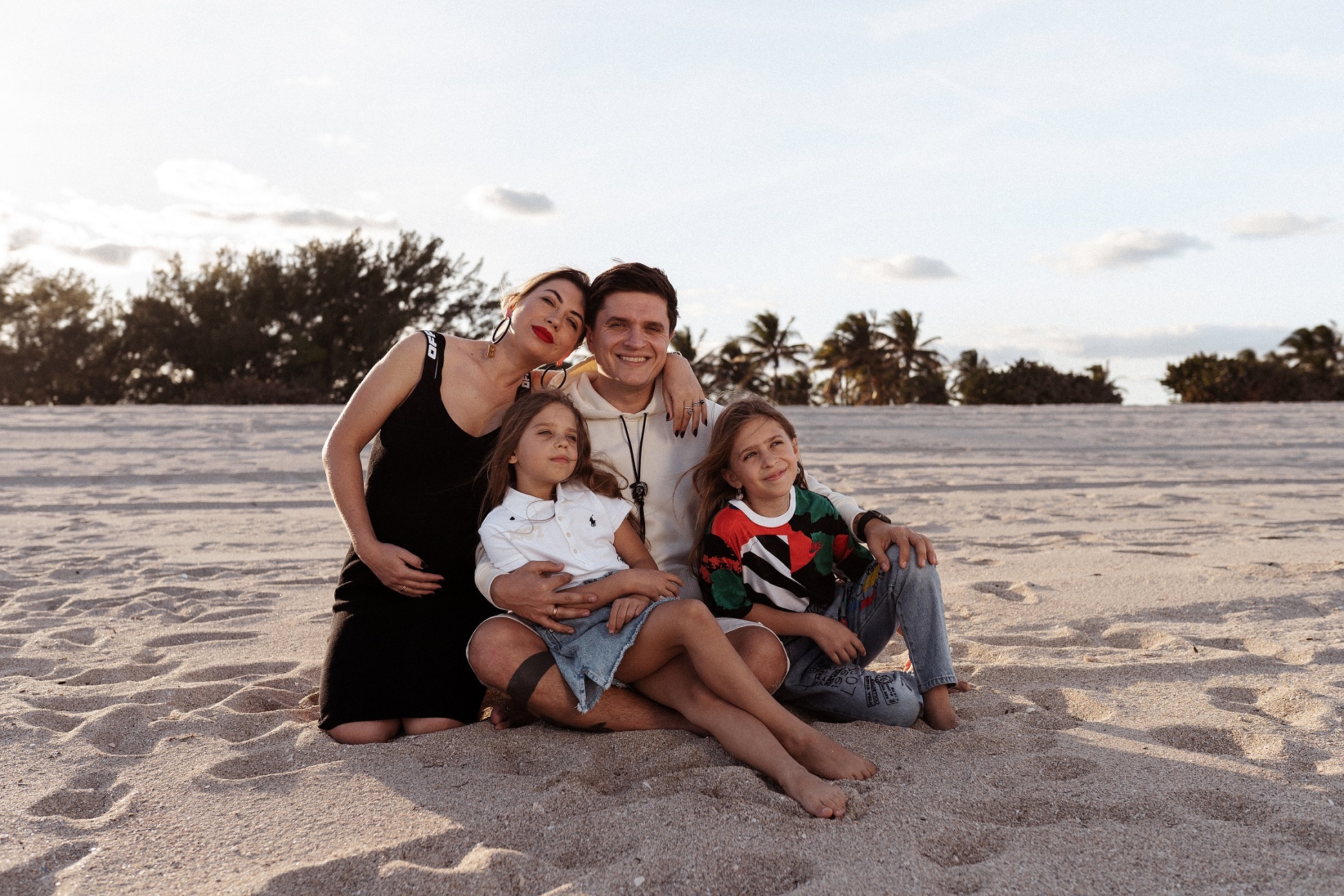 Очень символично: Анатолий Анатолич с семьей рассекретили пол третьего ребенка